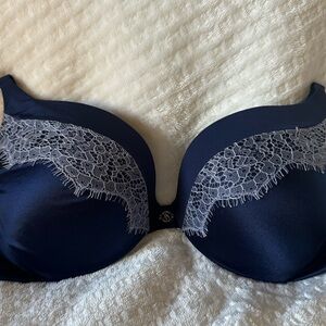 Navy + Lace Victoria’s Secret push up Bra 34B like new